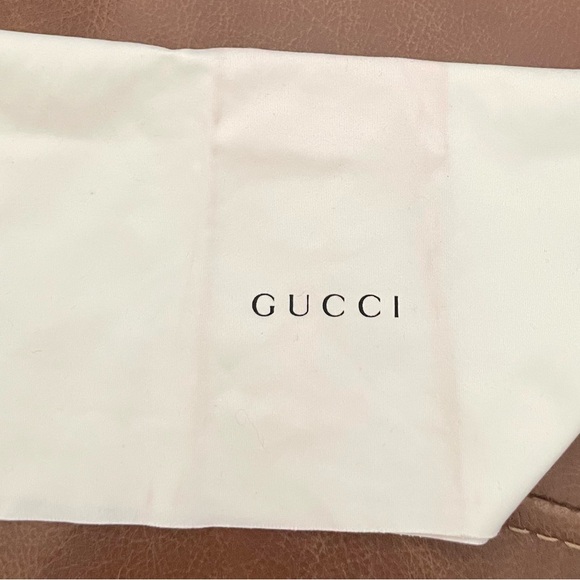 Gucci authentic Black Women's Sunglasses with Gold interlocking G accents. - Picture 12 of 12